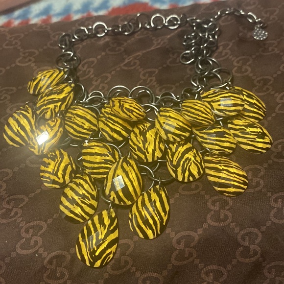 Necklace, zebra print - Picture 2 of 4